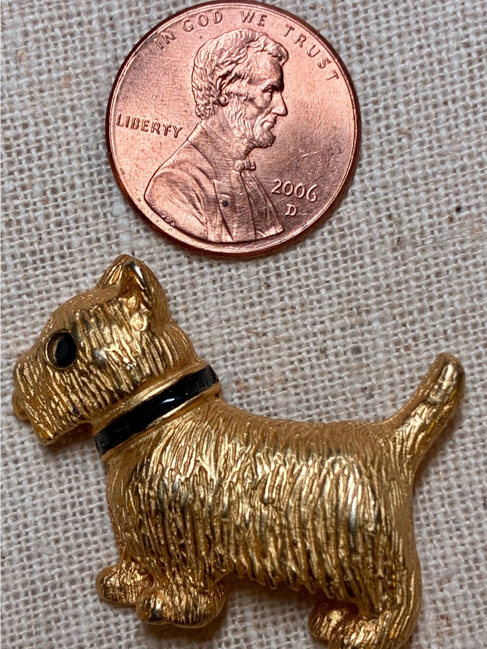 CharmVintage Gold tone Scottish Terrier Brooch Pin with black eye & black collar